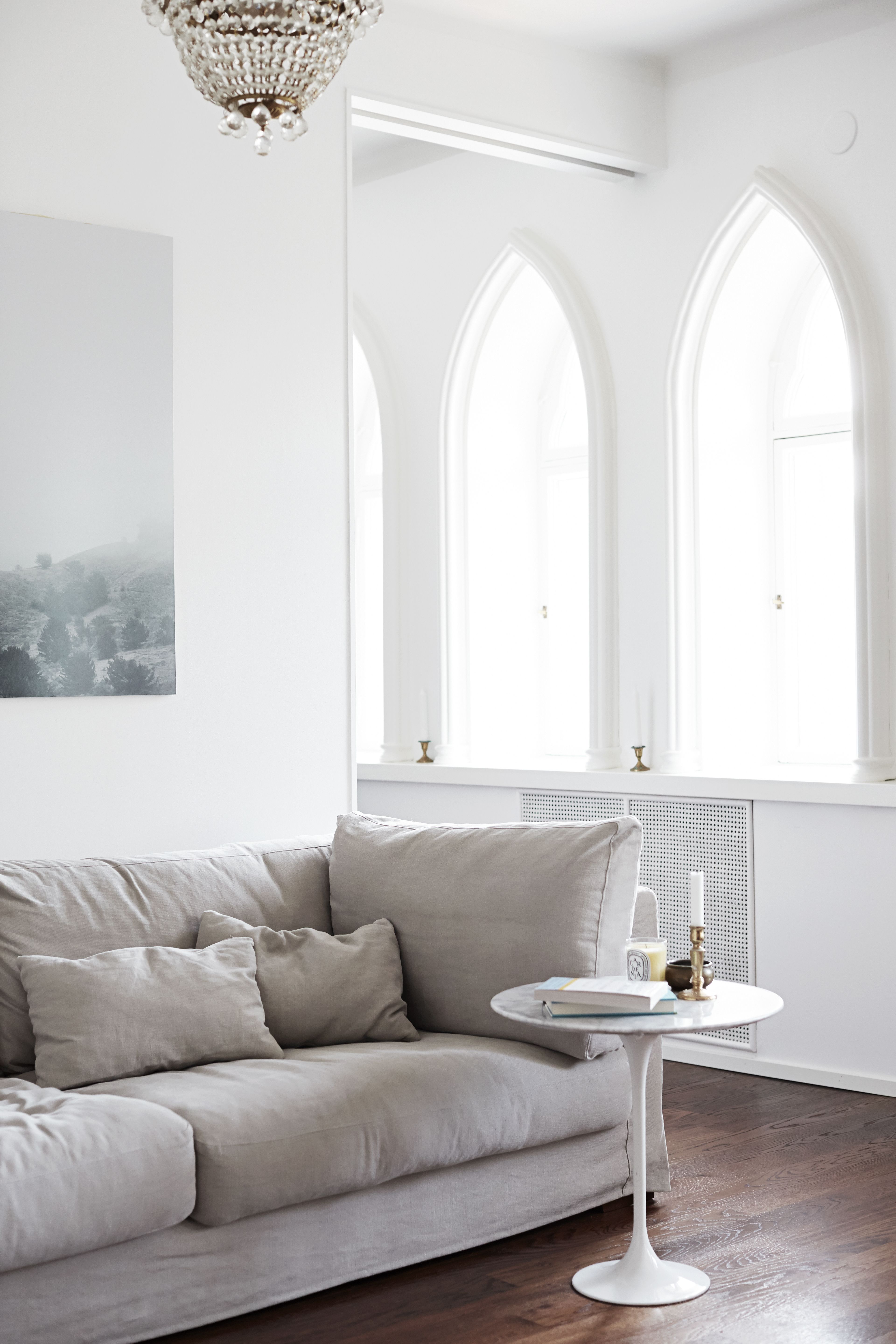 Oikeanlaista sohvaa pari etsi pitkään. Päiväunikelpoinen ja sopivan rento yksilö löytyi Boknäsilta.