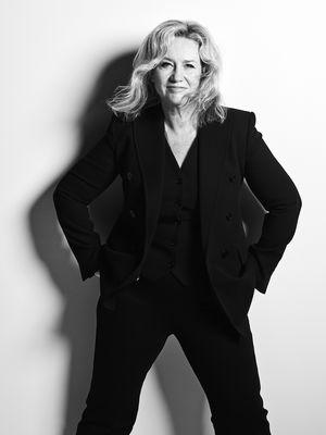 UUSI VERSIO Vanhasta ikkunasta ovi itse tehtyyn kaappiin | Kotiguru ideoi