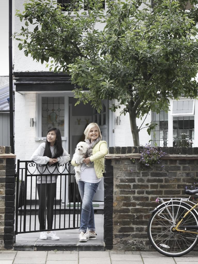 Asiakkaistani on tullut ystäviäni ja on ilo tavata heitä voimistelutunneilla kotini studiossa, Marja Putkisto sanoo.